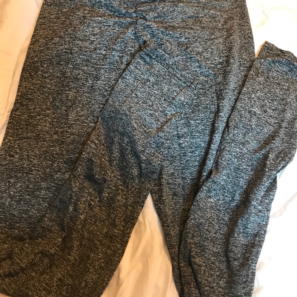 NWT Women’s Grey Leggings.  1 left !! - Picture 7 of 8